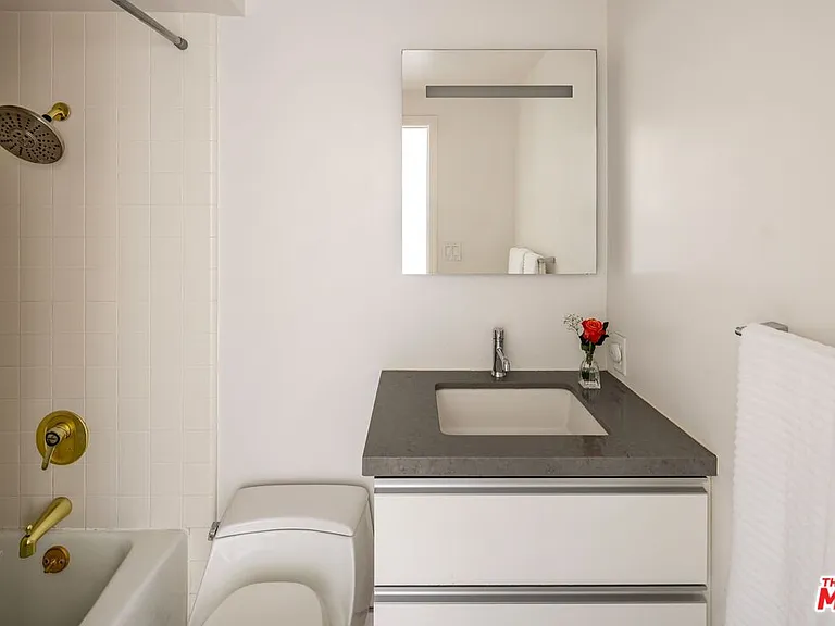 10724 Wilshire Blvd #712 — Photo 31