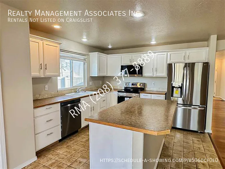 3027 N Betula Ave — Photo 6