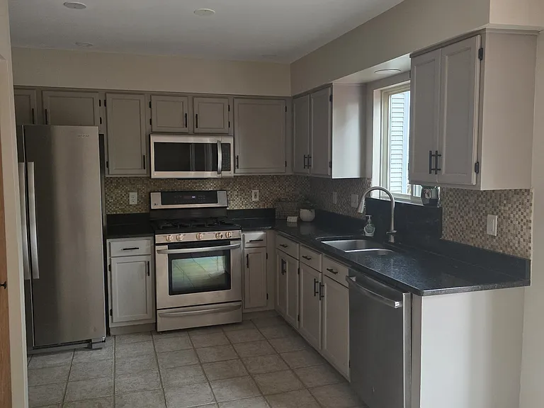 20927 W Ardmore Cir — Photo 9