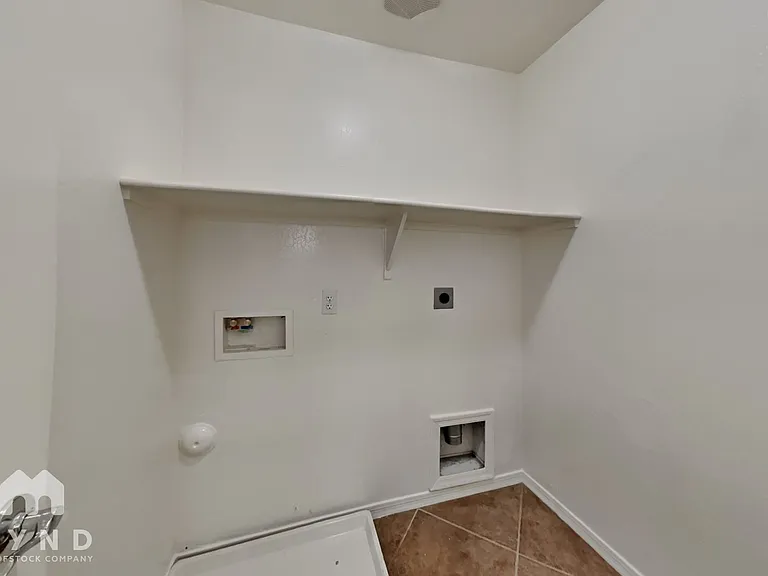 17524 W Mandalay Ln — Photo 15