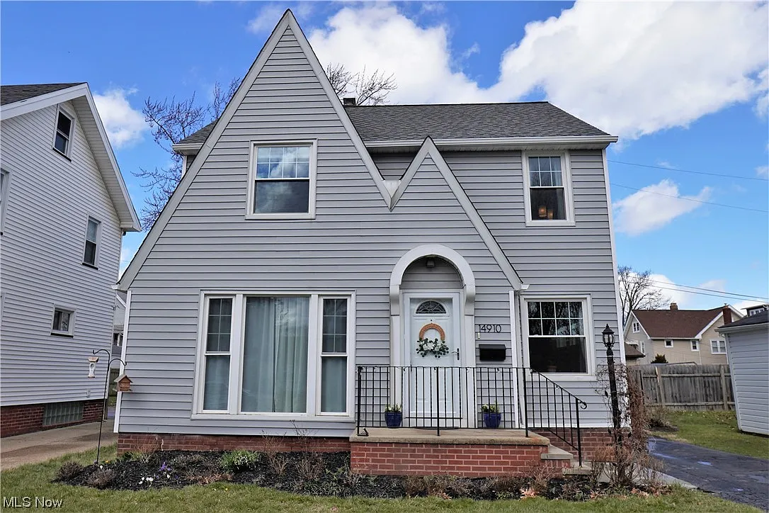 14910 Esther Ave photo 1