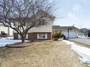 8810 Jonquil Ln N, Maple Grove, MN 55369