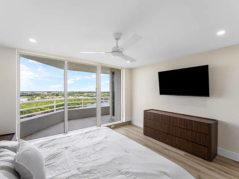 4201 N Ocean Blvd #1407 — Photo 23