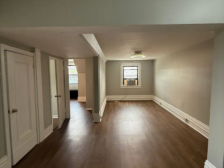934 Western Avenue — Photo 5