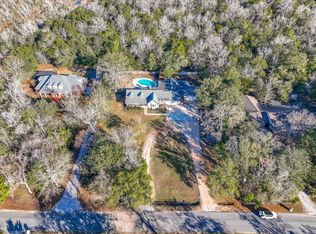 940 Lake Dr, Niceville, FL 32578