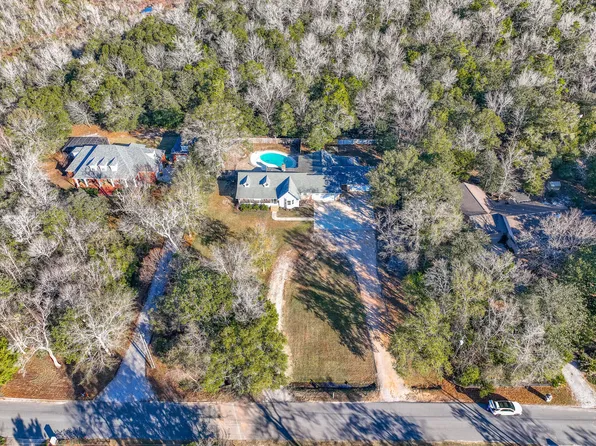 940 Lake Dr, Niceville, FL 32578