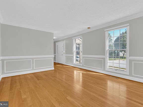 5th image of 9392 Sewall Ave