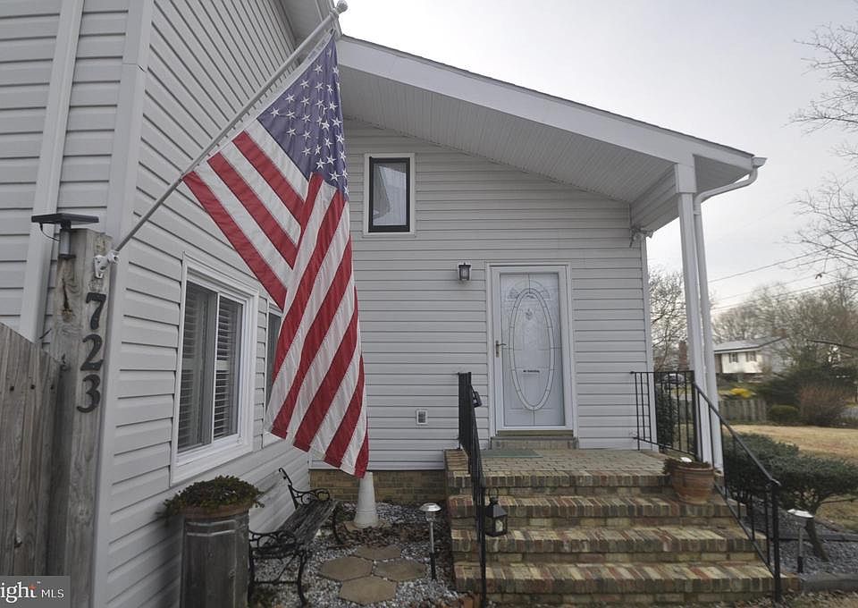 1st image of 723 Broadmoor Dr