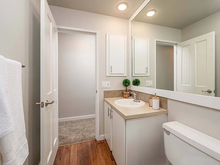 The Regent at Bellevue Way Apartments — Photo 13
