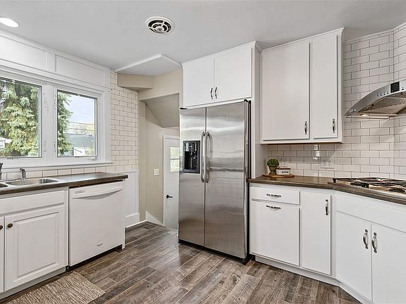 4th image of 942 Caroline St