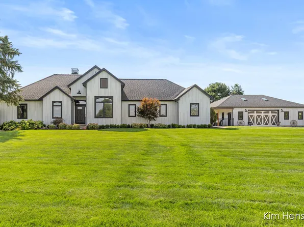 8769 E Paris Ave SE, Caledonia, MI 49316