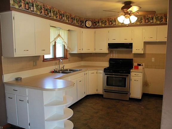 2nd image of 136 Kleber Ave