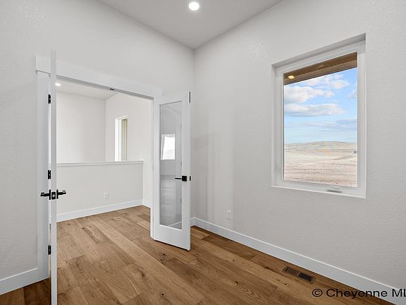 3rd image of 1501 Wineglass Rd