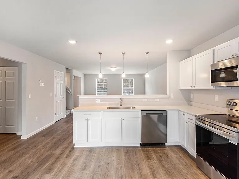 120 Iris Ct — Photo 5