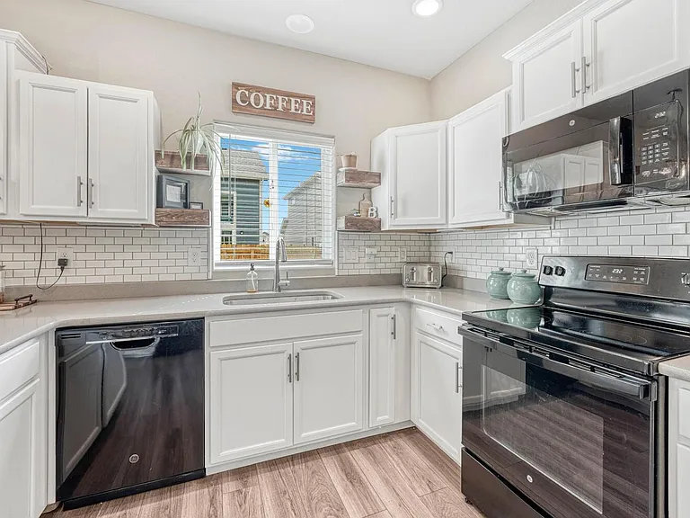 10447 Kalama Dr — Photo 10