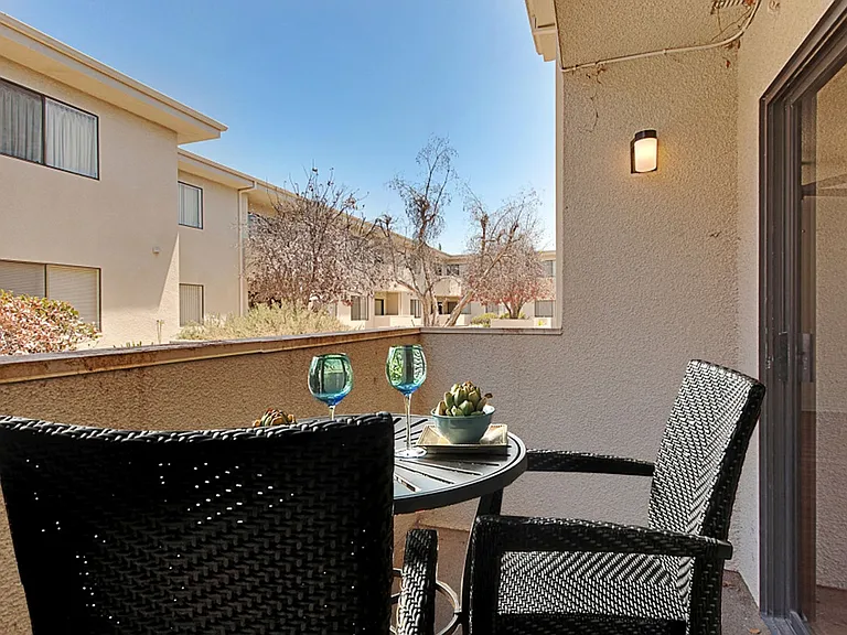Encino Majestic — Photo 19