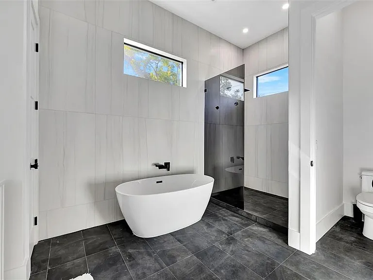 331 Albert St — Photo 34
