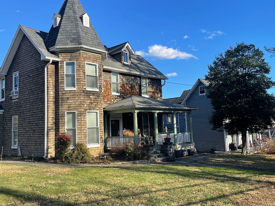 Historic Relay, walk to park, St Dennis train station, beautiful front porch,QUIET street, off street parking
 Garden space in the back yard!!