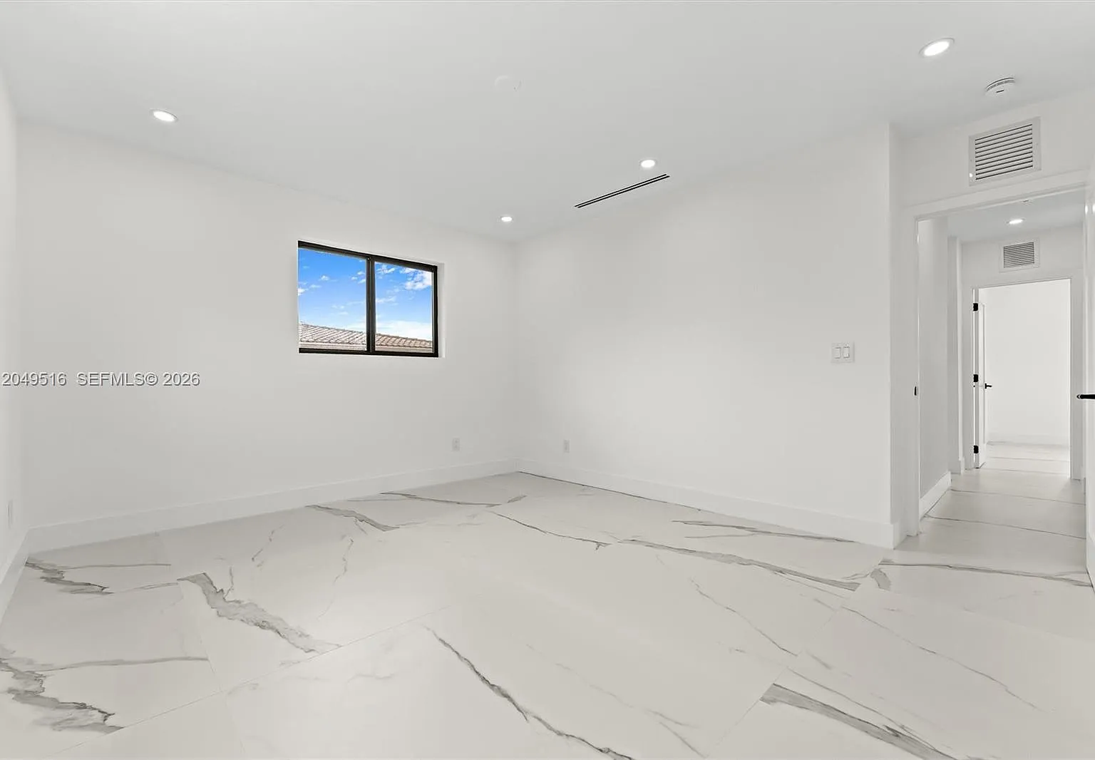 4 bed, 2518 sqft, $12,000 — Photo 3