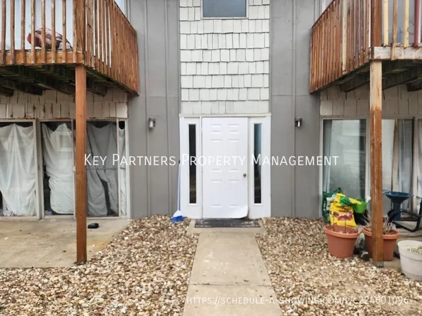 128 Warner Ave APT 4, Bonner Springs, KS 66012