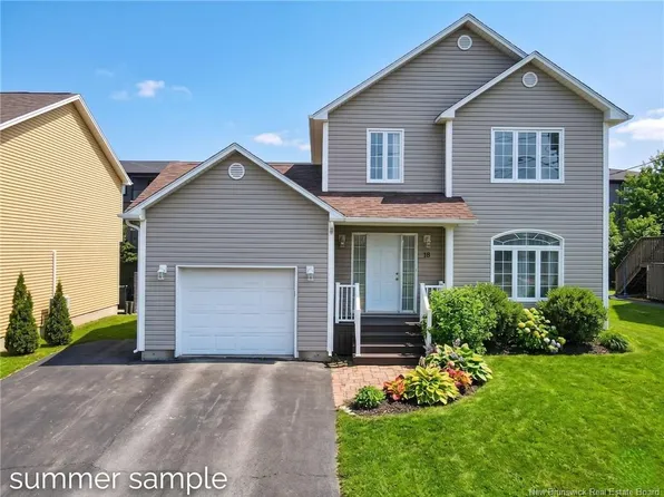18 Lady Russell St, Moncton, NB E1E 0C2
