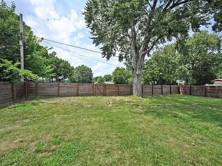 409 Glenn St — Photo 44