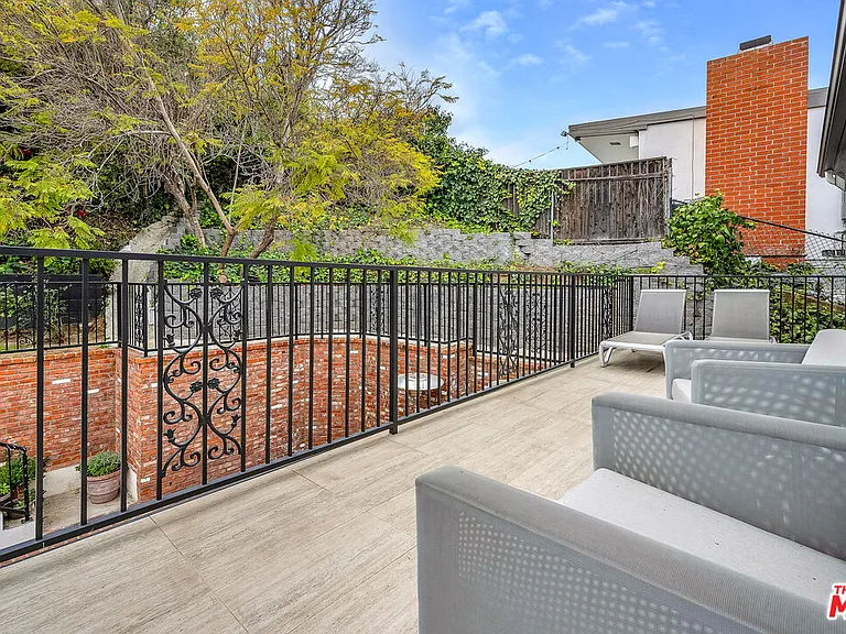 751 Westholme Ave — Photo 36