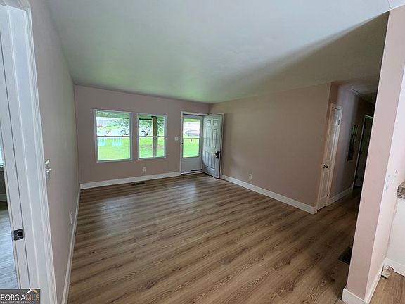 5th image of 285 Queen Helen Ln