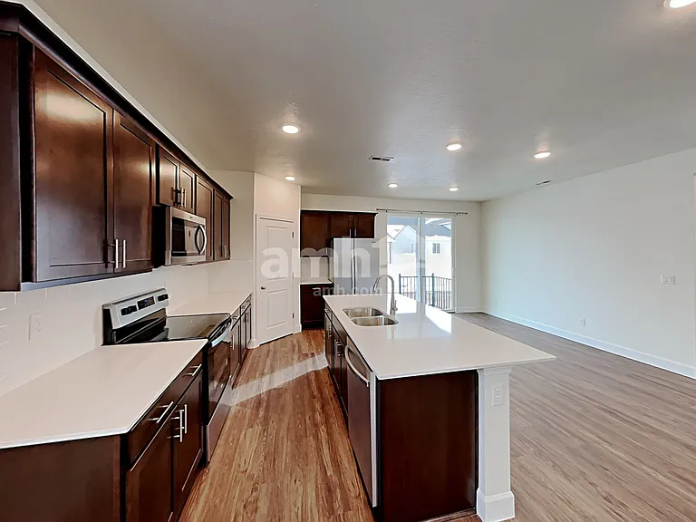 2613 W 3340 S — Photo 3