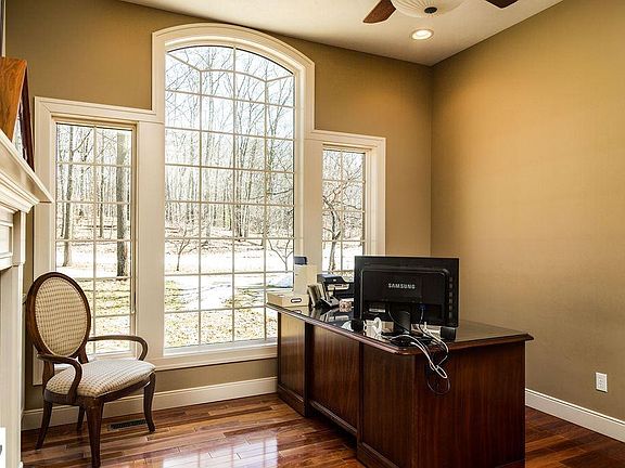 4th image of 9235 Candlestone Dr