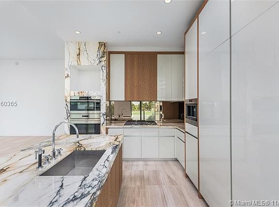 3rd image of 2821 S Bayshore Dr Unit 6D
