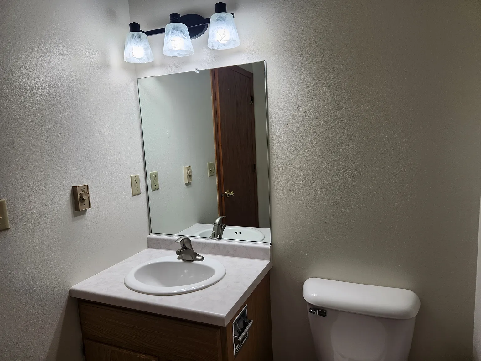 2 bed, 1.0 bath, $1,200 — Photo 3