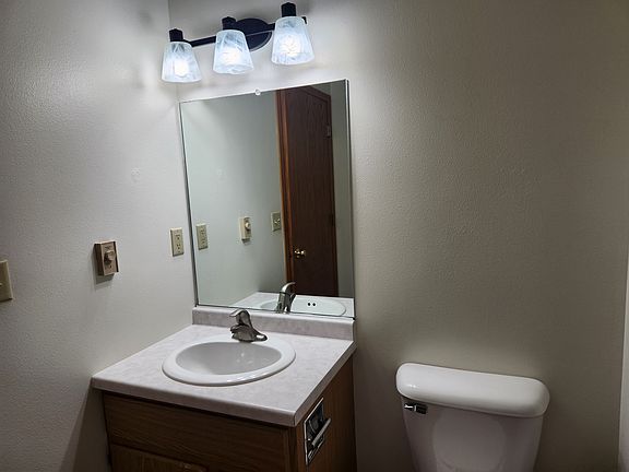 3rd image of 410-12 Twin Oak Dr #14