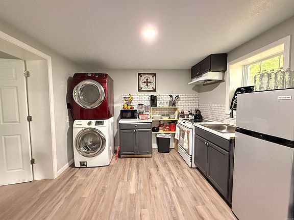 5th image of 518 Laser St