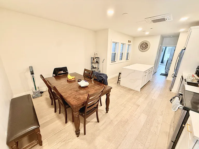 120-126 Emerson St #5 — Photo 5