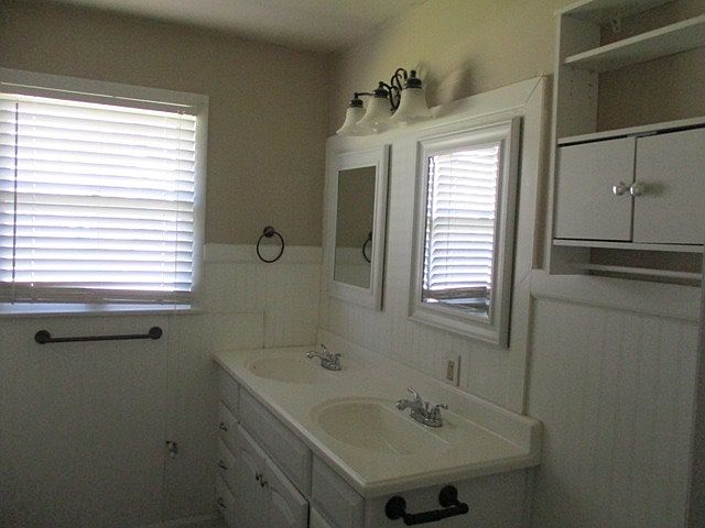 2nd image of 5001 Dawn St