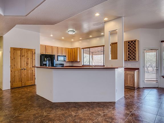 4th image of 44118 N 16th St