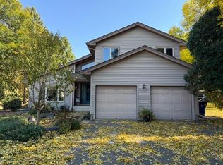 1812 Rolling Green Curv, Mendota Heights, MN 55118