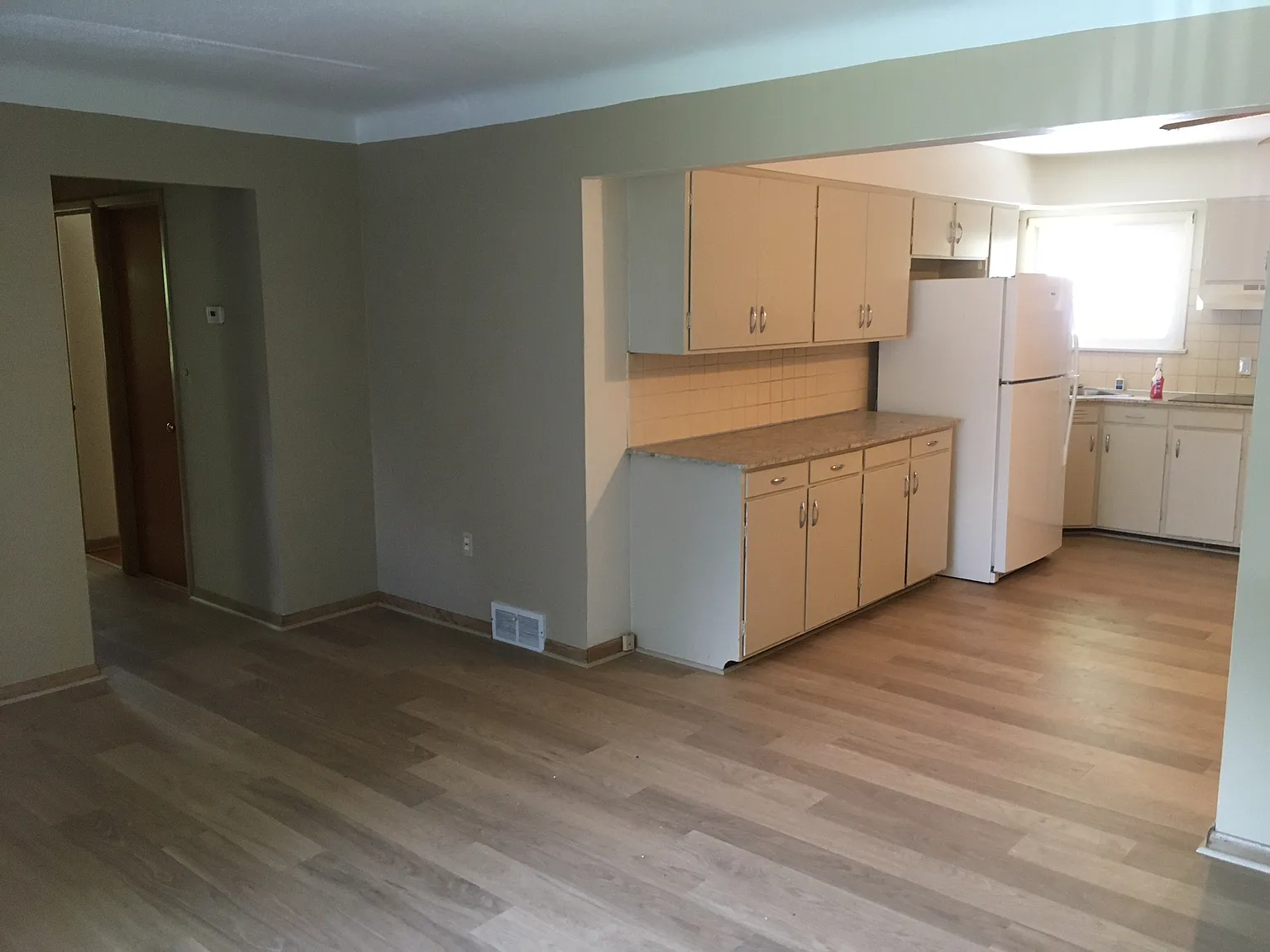 3 bed, 1.5 bath, 1200 sqft, $1,390 — Photo 3