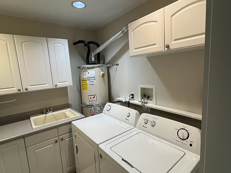 1070 Pine St — Photo 27