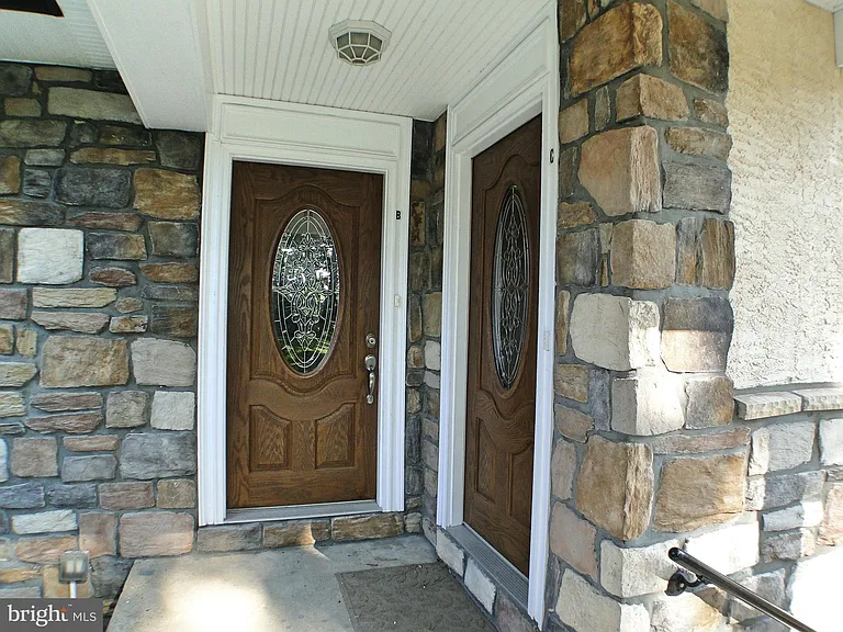 115 Morton Ave #1 — Photo 2