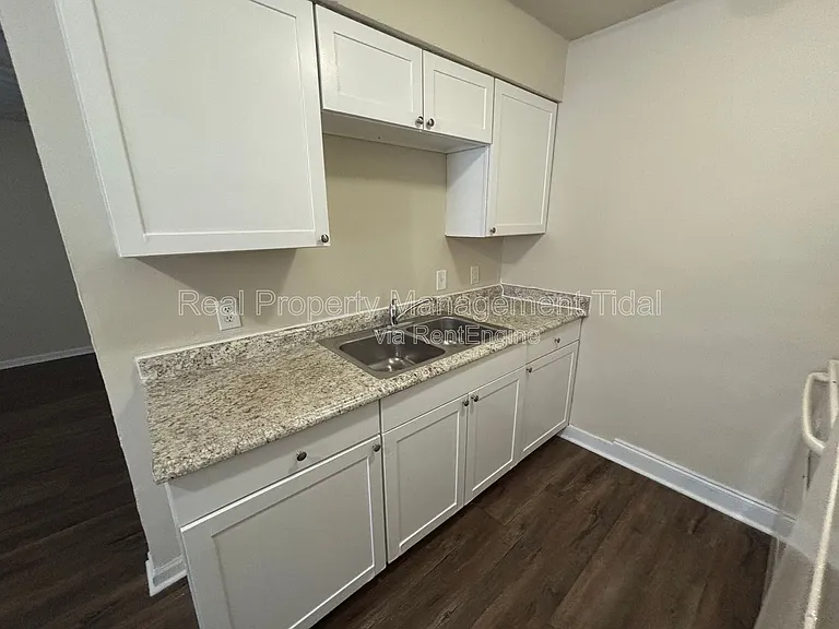 6255 Alexander St #6 — Photo 9