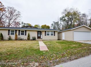 6N411 Fairview Ter, St Charles, IL 60174