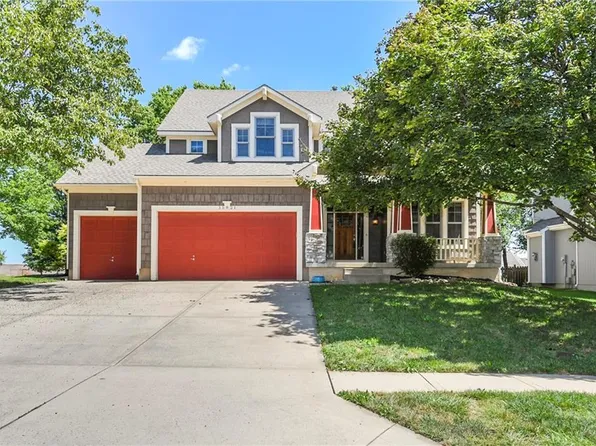15821 Linden St, Overland Park, KS 66224