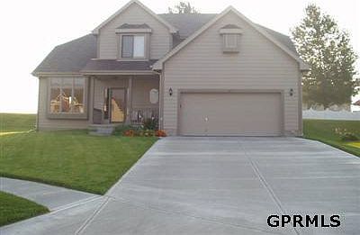 1st image of 651 Caribou Cres