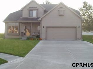 651 Caribou Cres, Papillion, NE 68046