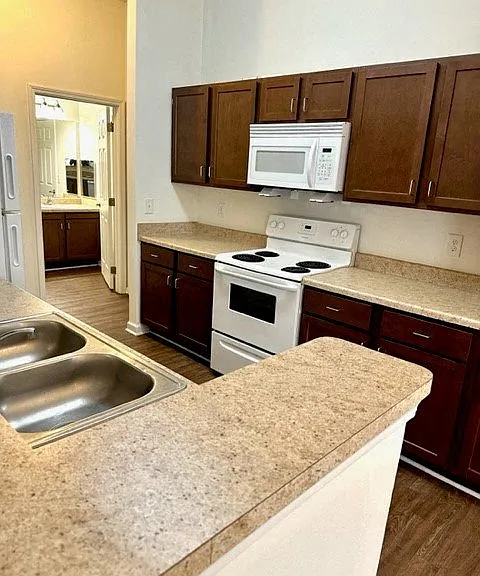 Ashley Pointe — Photo 1