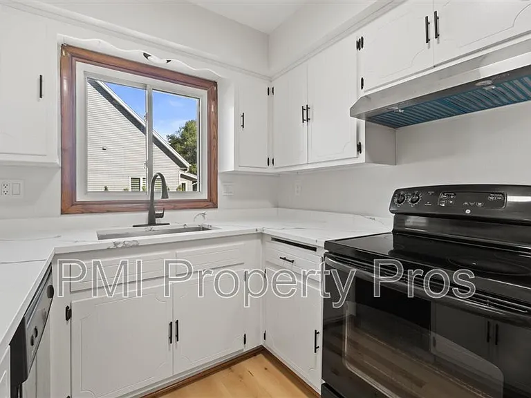 8150 S 88th St — Photo 14