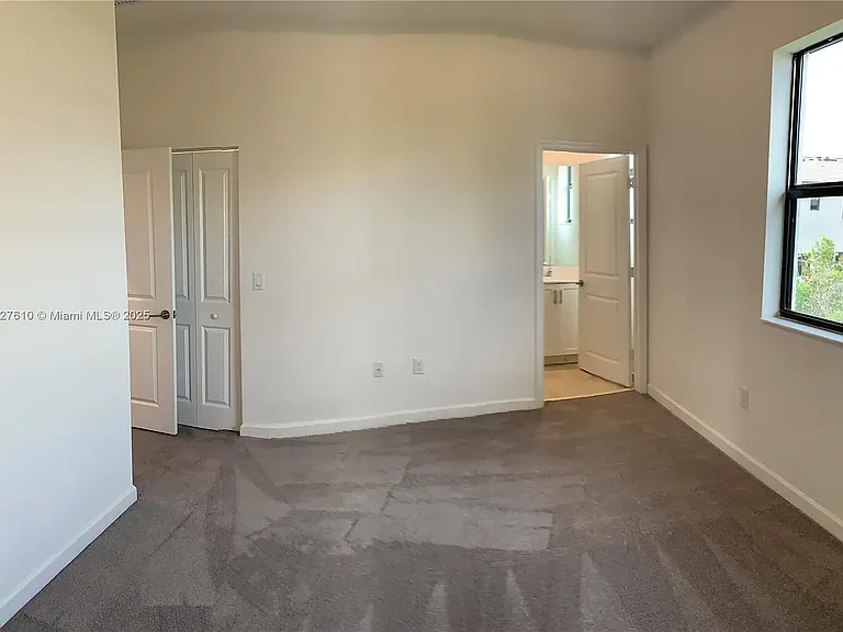 303 NE 208th Ter — Photo 12