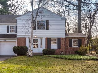 2402 Overlook Rd, Cleveland Heights, OH 44106